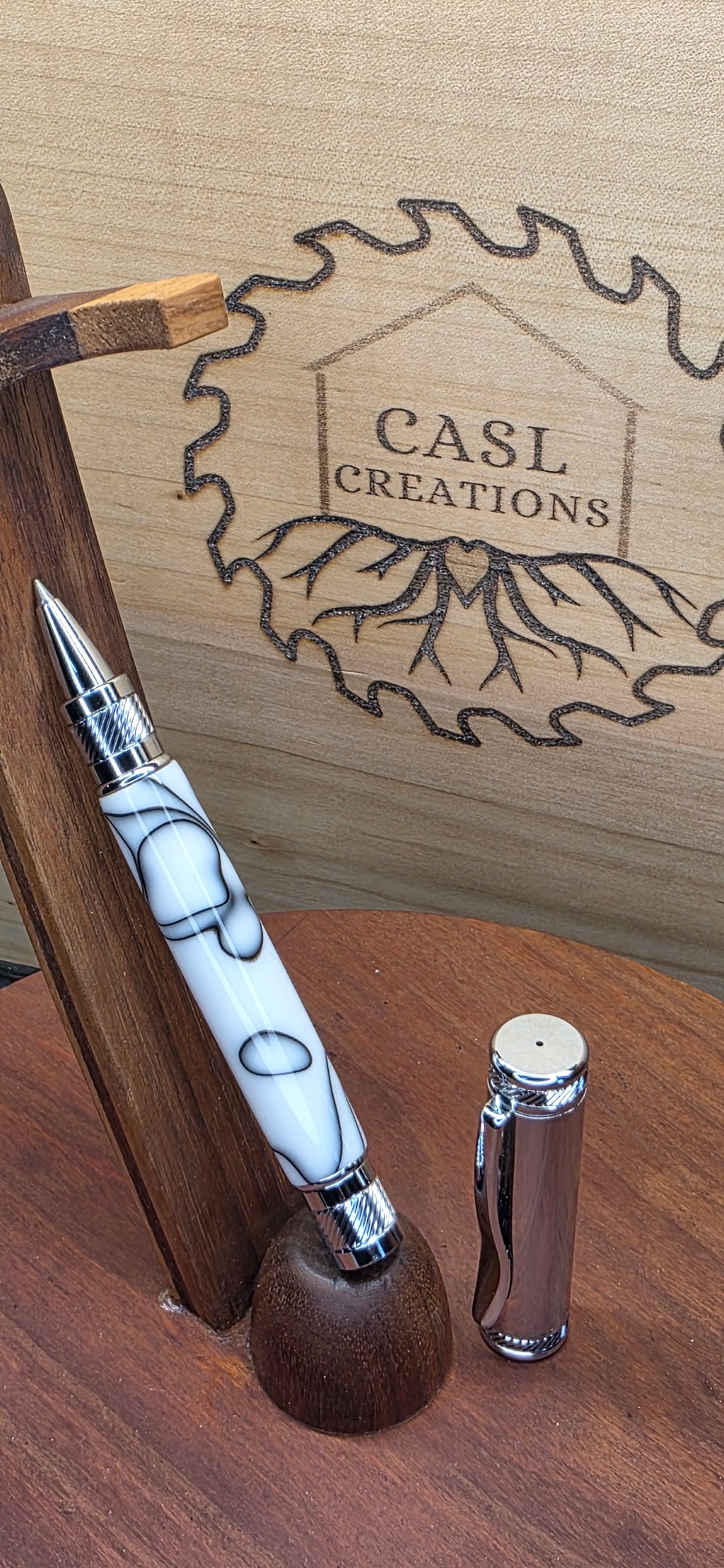 Chrome MP 208 gloss white with black ribbon