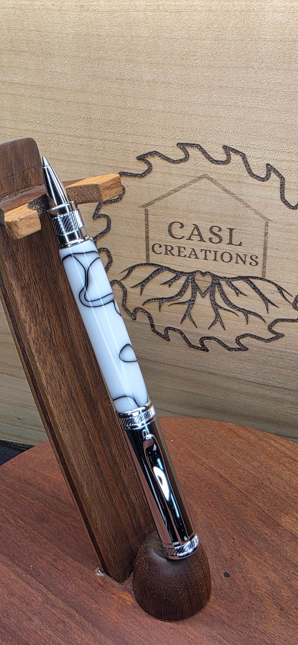 Chrome MP 208 gloss white with black ribbon